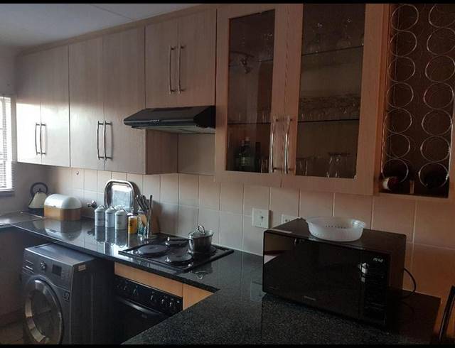 2 BEDROOM TOWNHOUSE FOR SALE IN ROOIHUISKRAAL NORTH